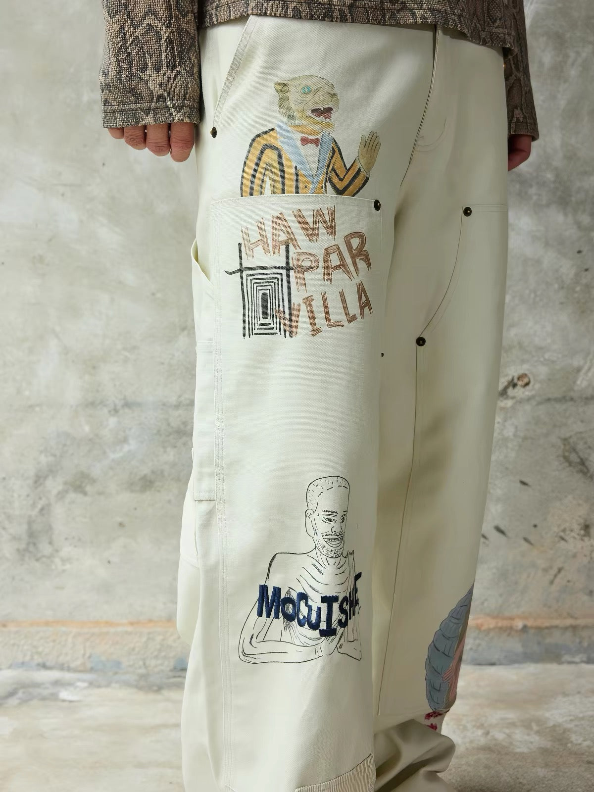 Graphic Knee-Length Pants