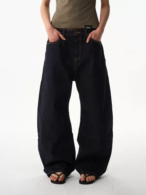 Loose-Fit Curved Wide-Leg Jeans 2