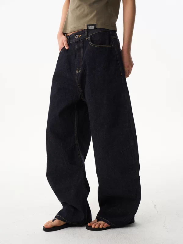 Loose-Fit Curved Wide-Leg Jeans 3