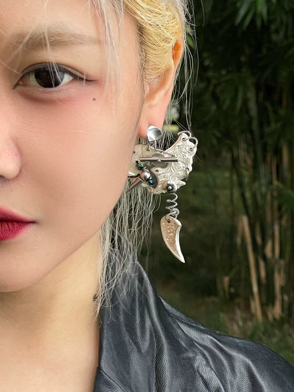 Que Series Avant-Garde Statement Earrings 1