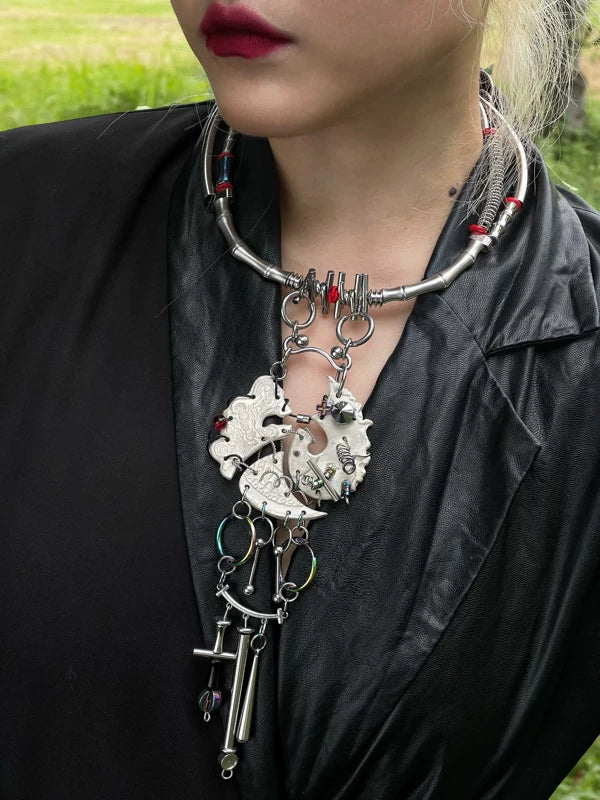 Que Series Statement Pendant Necklace 2