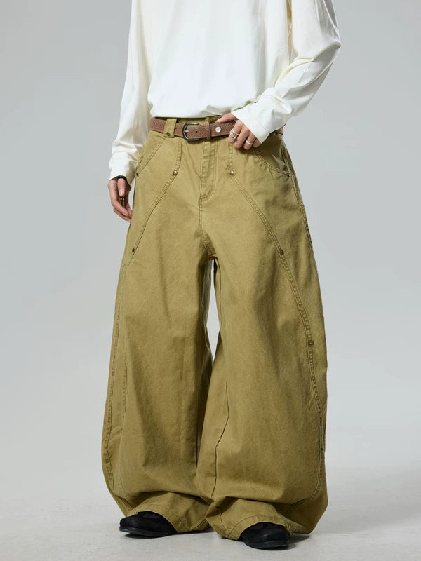 Wide Leg Curved Silhouette Cargo Pants 3